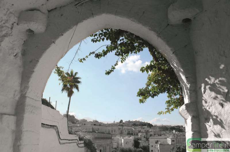 Ostuni, scorcio del centro storico camper puglia salento ostuni centro storico