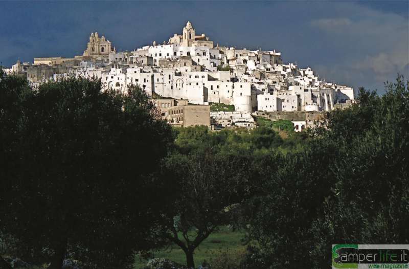 Panorama di Ostuni, la città bianca camper puglia salento ostuni città bianca