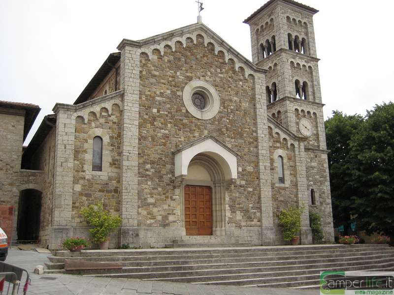 Castellina, Chiesa di San Salvatore camper toscana chianti vino castellina chiesa san salvatore