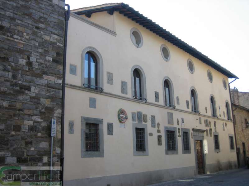Palazzo Pretorio camper borghi medioevali toscana val esa barberino palazzo pretorio