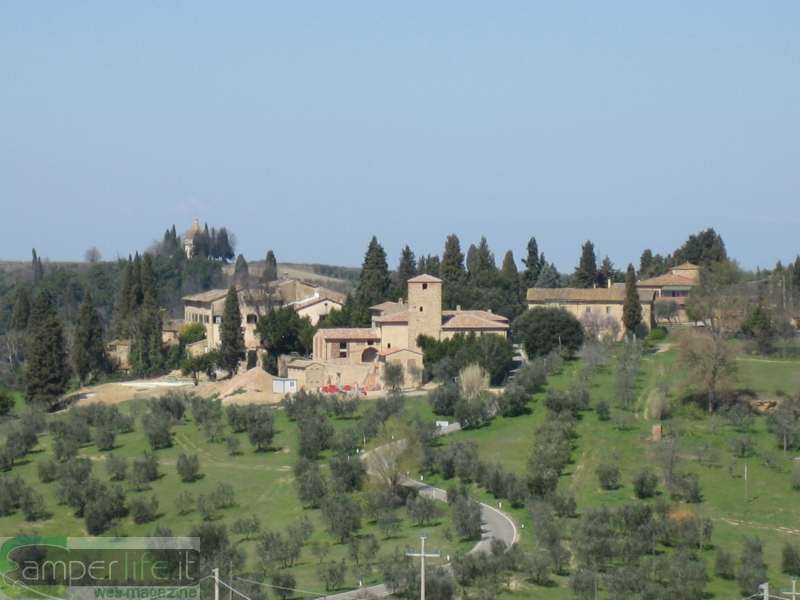 Veduta di Petrognano camper borghi medioevali toscana val esa petrognano veduta