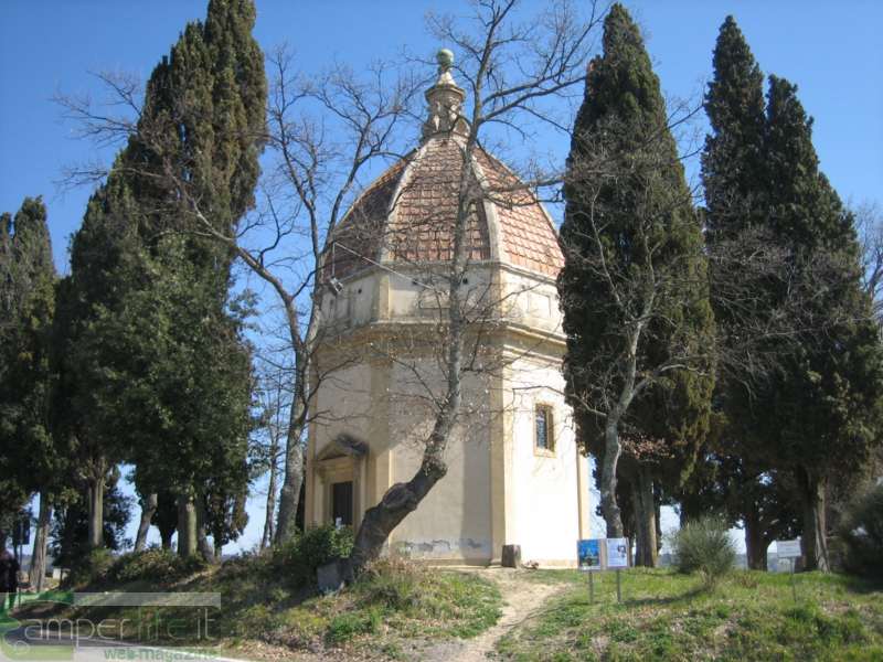 Cappella San Michele camper borghi medioevali toscana val esa petrognano cappella san michele