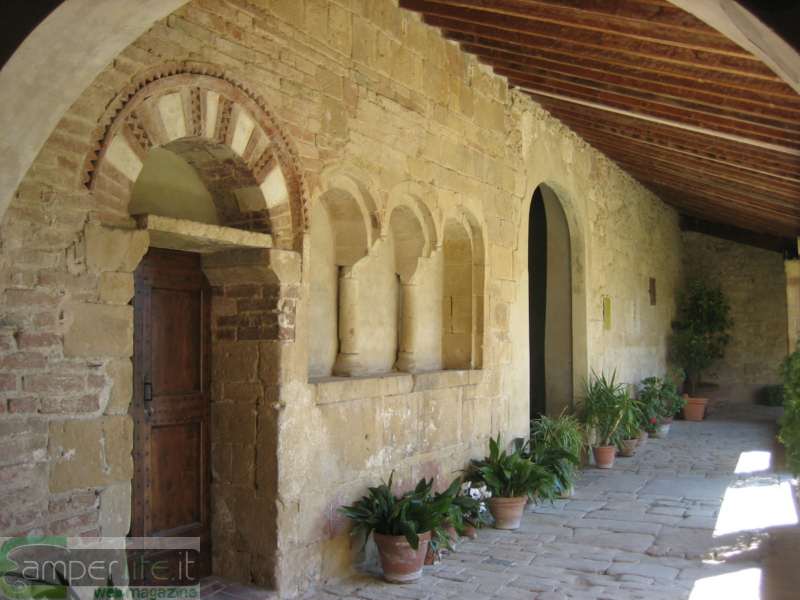 San Appiano il chiostro camper borghi medioevali toscana val esa san appiano chiostro
