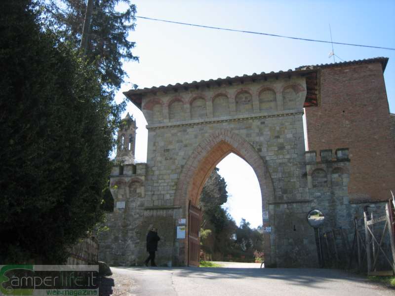 Castello di Linari camper borghi medioevali toscana val esa linari castello