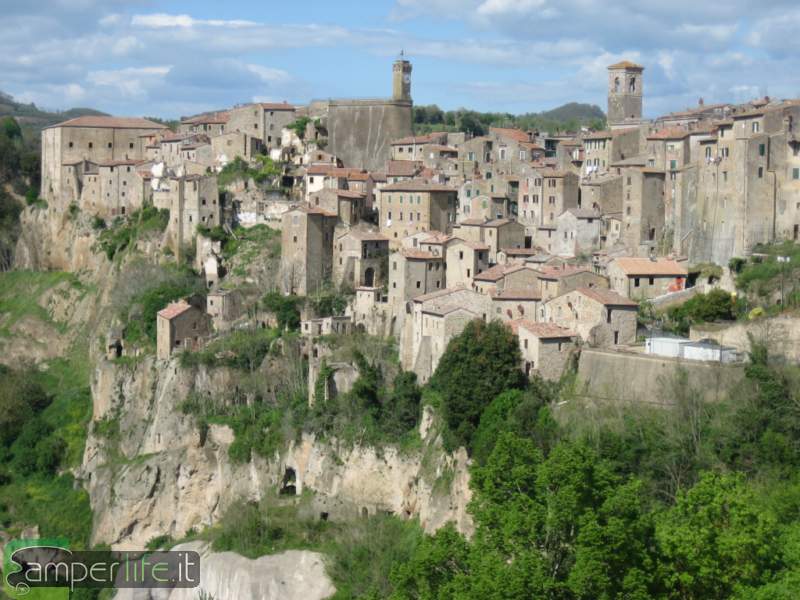 camper pitigliano toscana sovana Sorano