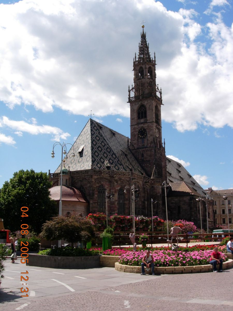 Bolzano, piazza Walther Bolzano Piazza Walther camper val pusteria val venosta trentino