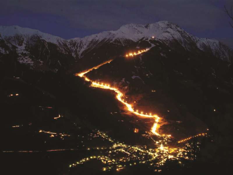 Fiaccolata sulle piste camper trenitno val di sole fiaccolata piste