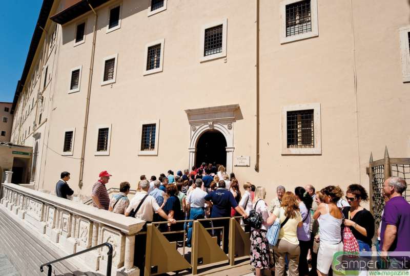 Cascia, il monastero di Santa Rita camper umbria valnerina cascia monastero santa rita