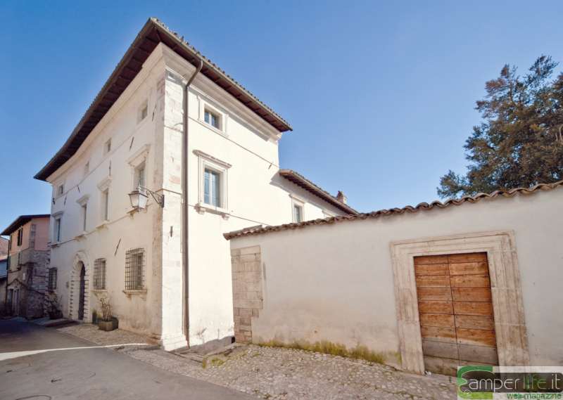 Cascia, Palazzo Carli camper umbria valnerina cascia palazzo carli