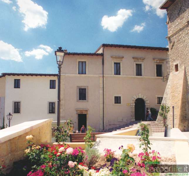 Cascia, Palazzo Santi (musei) camper umbria valnerina cascia palazzo santi