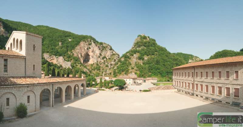 Roccaporena camper umbria valnerina cascia roccaporena