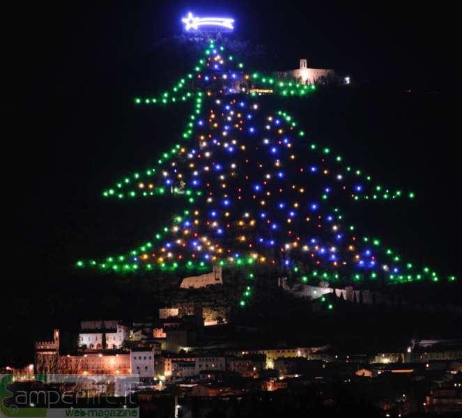 Gubbio: l'albero di Natale più grande del mondo camper gubbio albero di natale