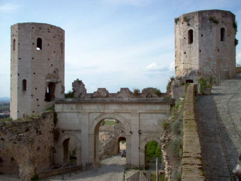 Sul cammino di San Francesco, a Spello camper umbria trekking spello