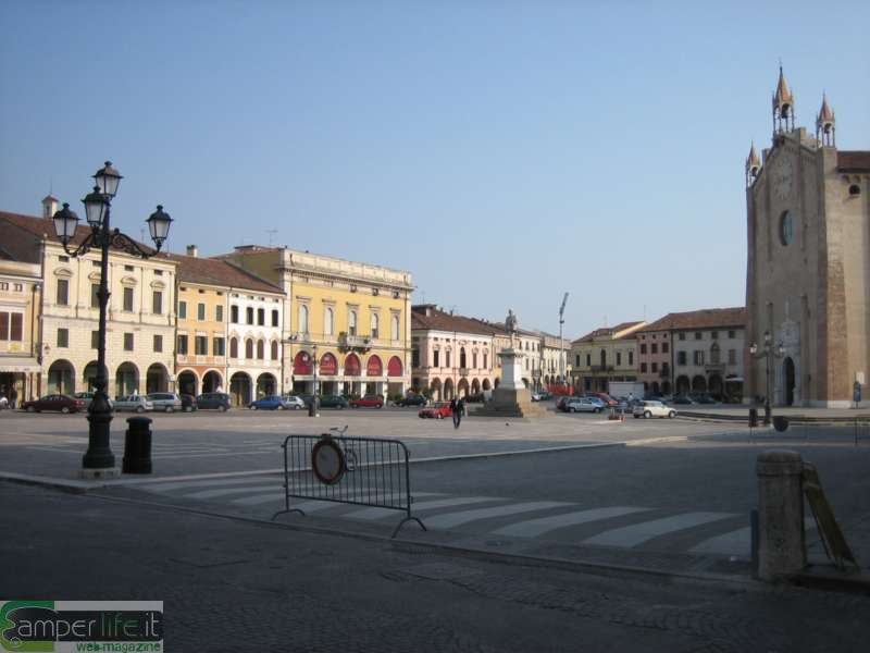 Montagnana: Piazza Vittorio Emanuele Montagnana: Piazza Vittorio Emanuele