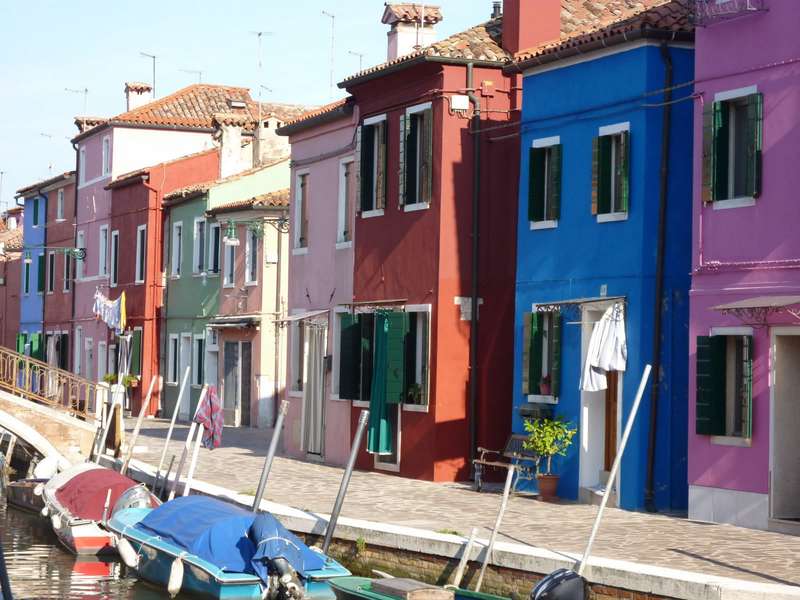 Venezia Burano, palazzi colorati camper venezia burano palazzi colorati