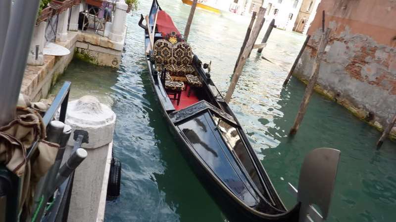 Venezia, una gondola camper venezia gondola