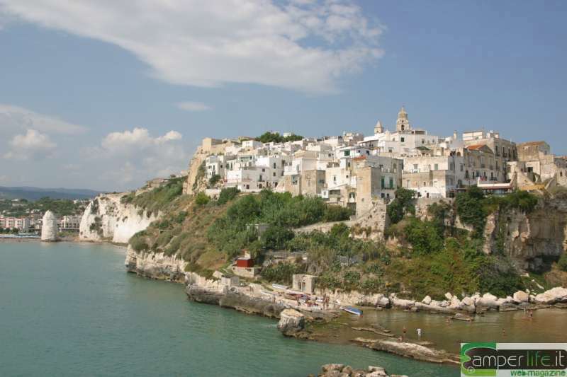 Scorcio di Vieste camper costa adriatica osta ionica campeggi estate mare vieste