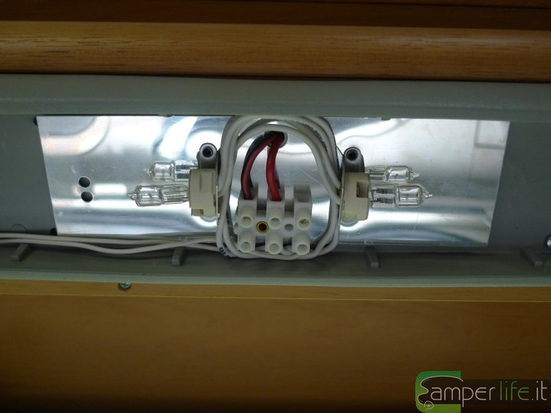 Plafoniere Da Camper : Modifica della plafoniere trasformazione in a led le