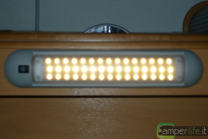 Plafoniere Da Camper : Modifica della plafoniere trasformazione in a led le