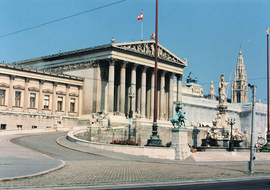 Il palazzo del Parlamento camper austria vienna parlamento