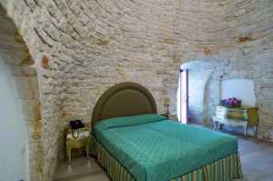 Una stanza del Le Alcove camper puglia alberobello trullo alcove