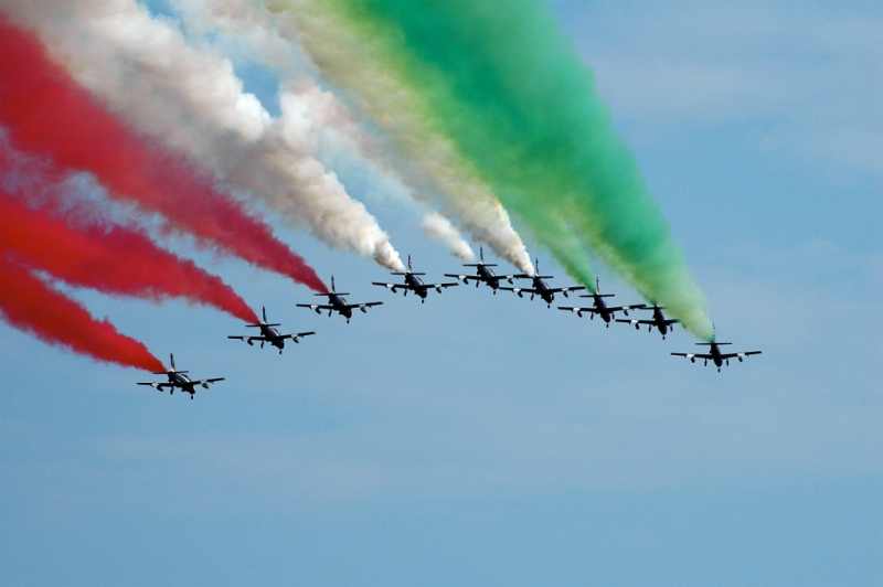 La pattuglia acrobatica dell'Aeronautica Militare Italiana camper trentino frecce tricolori