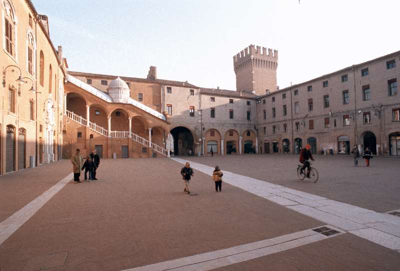 Municipio camper ferrara municipio