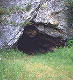 l'ingresso della Grotta Sassocolato