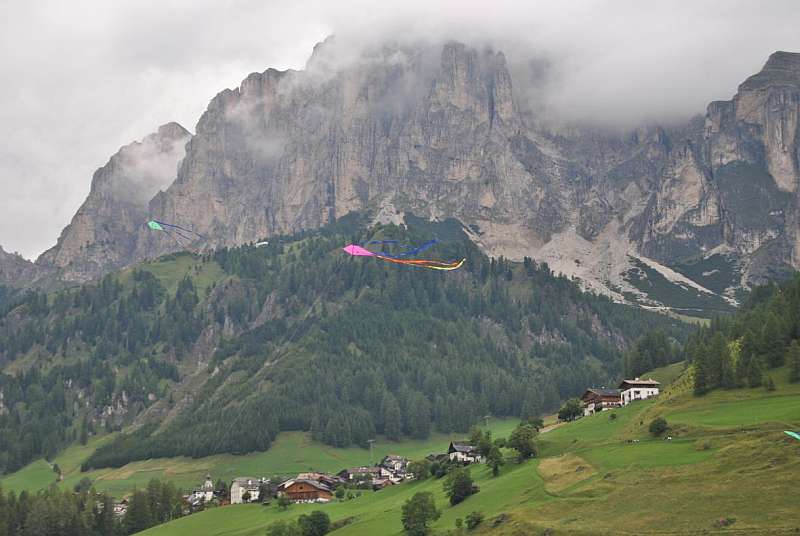 Festa degli Aquiloni a Corvara camper dolomiti aquiloni Corvara