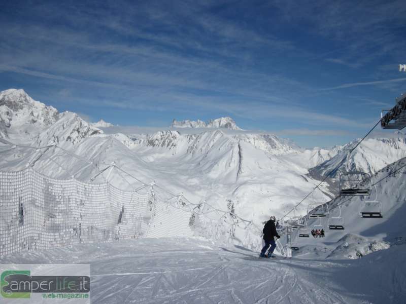 La Thuile le piste e il Monte Bianco camper valle d'aosta La Thuile monte bianco