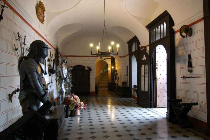 Una sala interna del camper 8 marzo langhe castello di Monticello d’Alba camper 8 marzo langhe castello di Monticello d’Alba interni