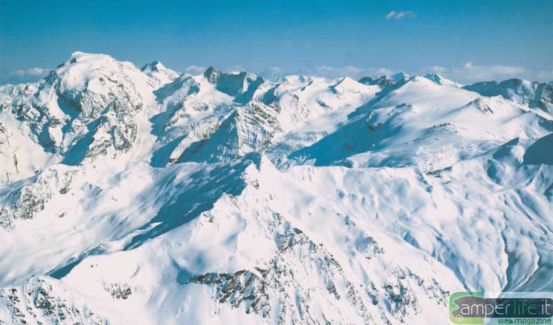 Sci estivo: il passo dello Stelvio camper sci estivo passo stelvio