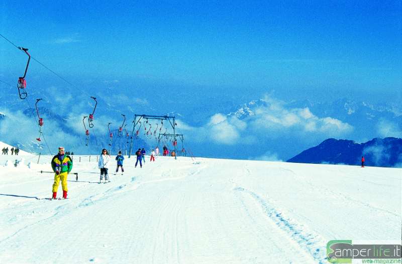 Sci estivo: skilift al passo dello Stelvio Skilift camper passo stelvio sci estivo