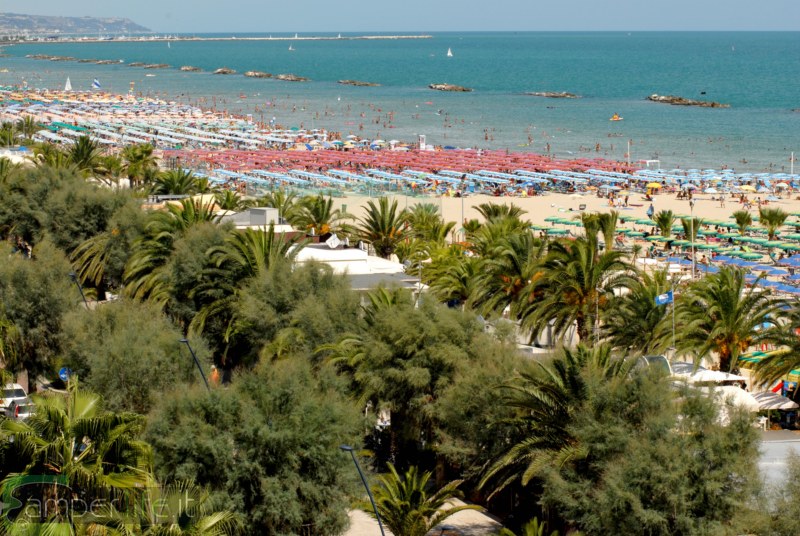 La spiaggia di San Benedetto del Tronto camper marche san benedetto del tronto spiaggia