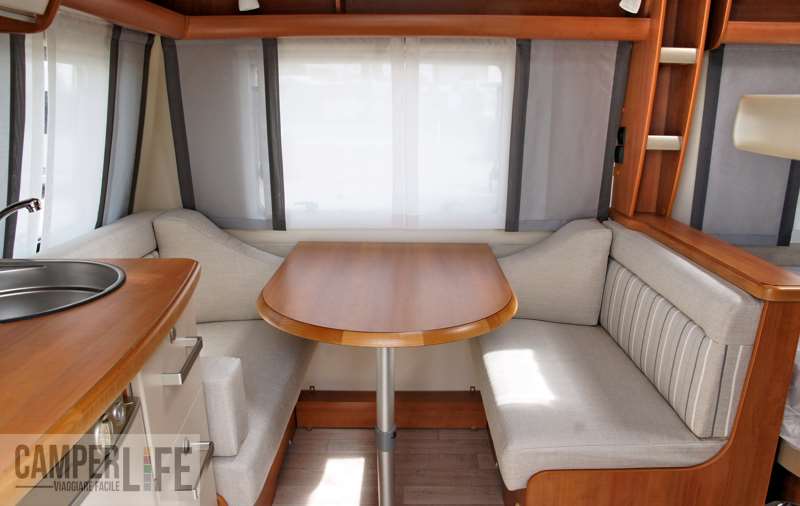 Fendt Bianco 390 FH: la dinette caravan Fendt Bianco 390 FH dinette